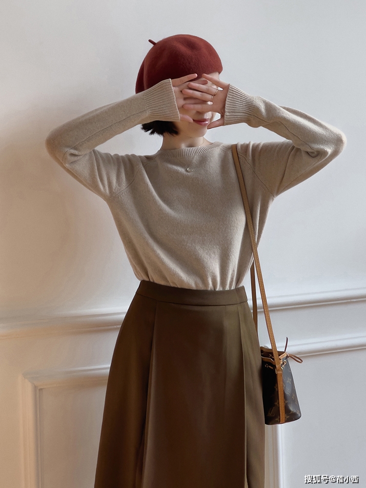 黑色 建议多穿“针织衫”，选择这4种颜色，搭配半身裙、牛仔裤很时髦