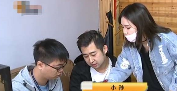 什么20多岁小姑娘染发成斑秃？怒找店长讨说法：你干了什么心里有数