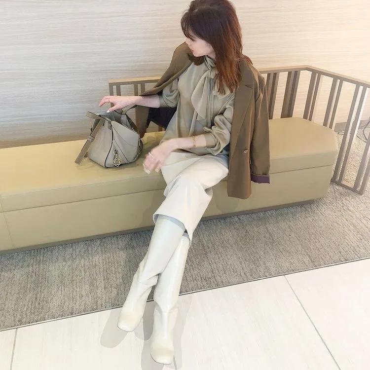 什么 初冬日本博主街拍 大衣里面都穿什么看看她们的搭配吧