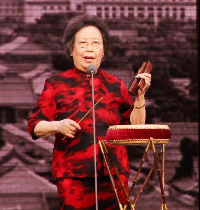 13岁唱梅花大鼓养家,92岁仍登台演唱,花五宝如今已近百岁高龄_曲艺
