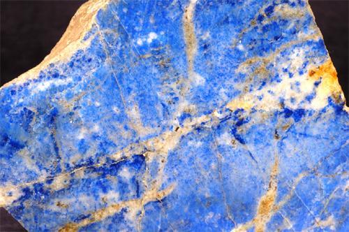 天青石酷似青金石的一种大众宝石