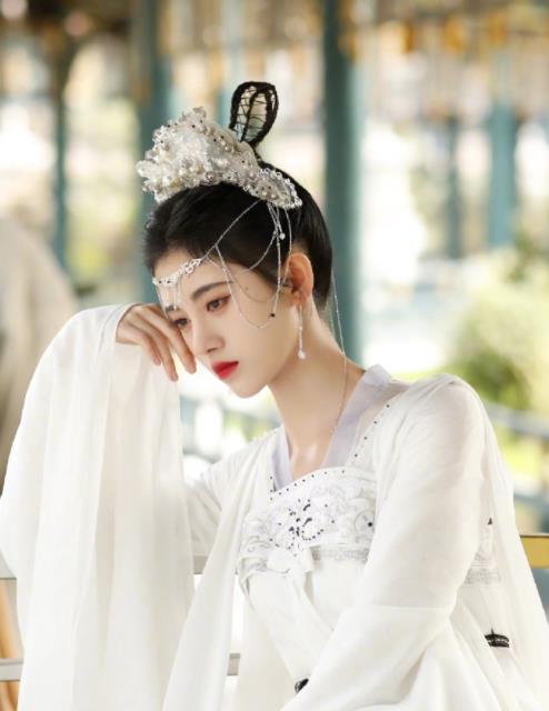 演技|鞠婧祎新剧再次拿4分，影视作品频繁不及格，口碑怎么能好起来？