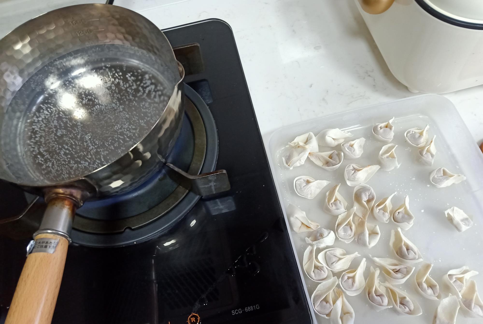 神兽|娘儿俩的早餐火了,不要低估神兽的胃口,满满一桌,转身就光盘