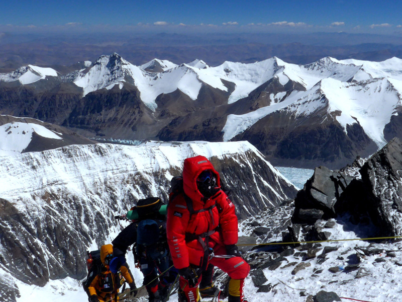 原创中国测量登山队北坡冲顶珠峰！为何国外登山者，更偏爱南坡？