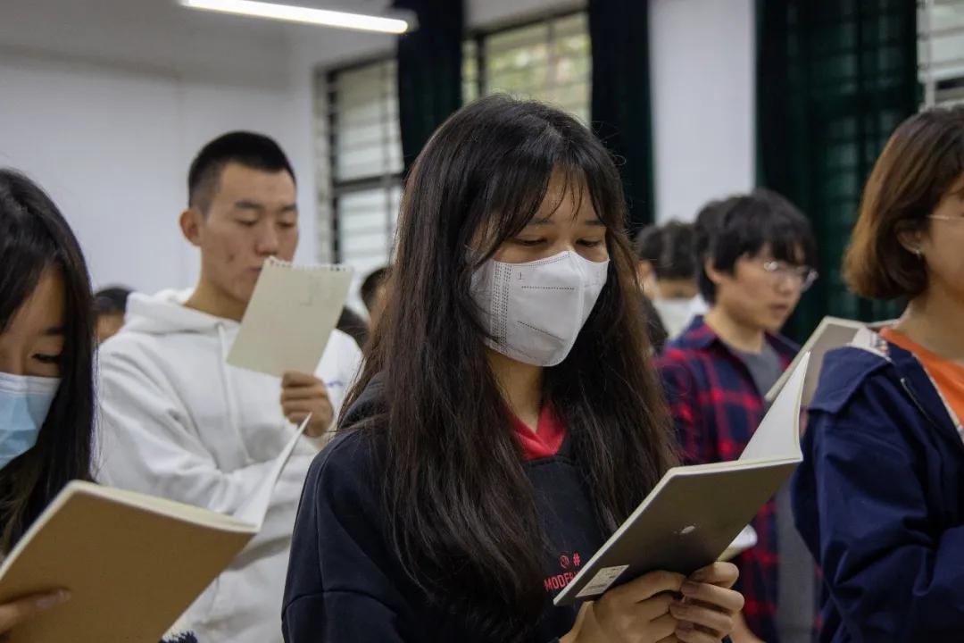 大学|西安科技大学高新学院丨新的一天，从“日新英语晨读“开始！