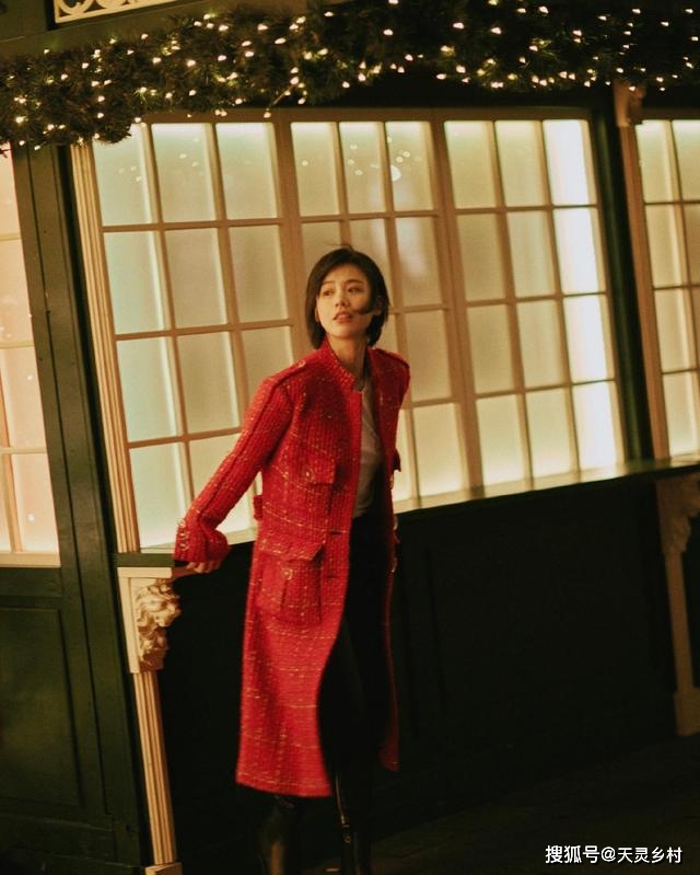 黑色 杨颖,“万花筒”连衣裙配黑色腰带,甜美又显身材