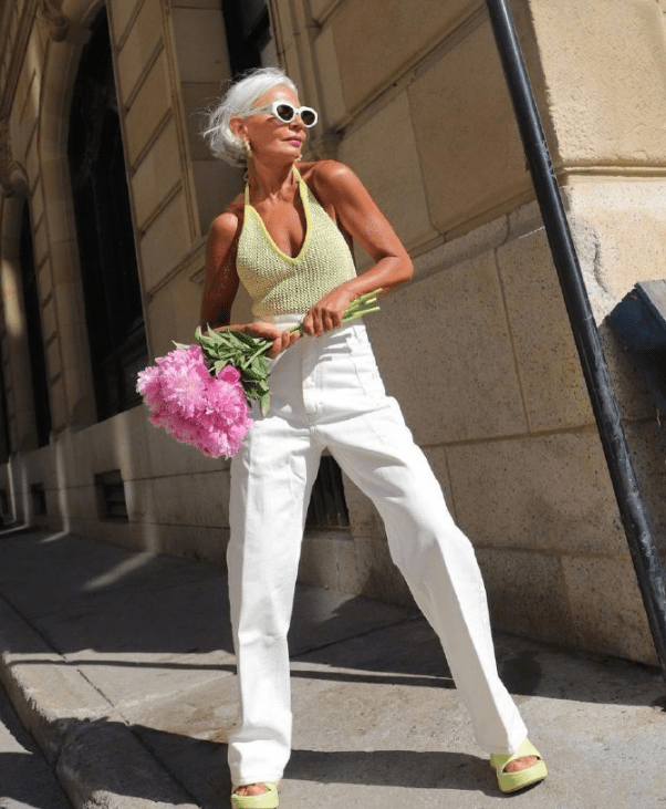 颜色 55+银发时尚博主把鲜艳的颜色和高调的配色轻松hold住 越活越时髦