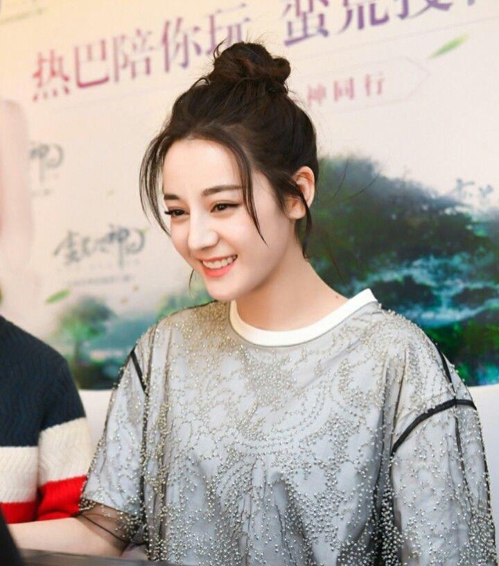 All高马尾不显脸大，丸子头不再大婶味而是韩妞慵懒式，一分钟就学会