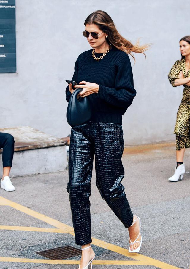 显得 身高不足160的小个子,建议少穿这4件“压个裤”,显腿短显腿粗