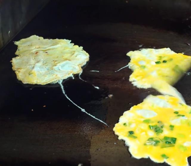 什么|台湾最诱人的早餐之一，海景馒头夹着猪排和鸡蛋，价格还很便宜