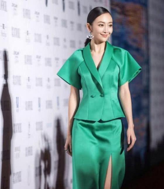 王鸥 王鸥瘦骨如柴？宝石绿套裙完全撑不起来啊，网友：还是胖点好！
