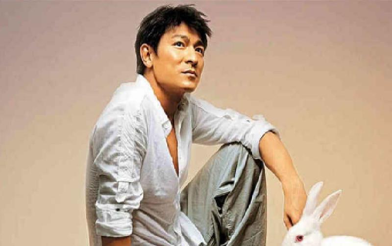 英雄|时隔17年再度合作，刘德华与范伟献唱歌曲，新片将在11月份上映