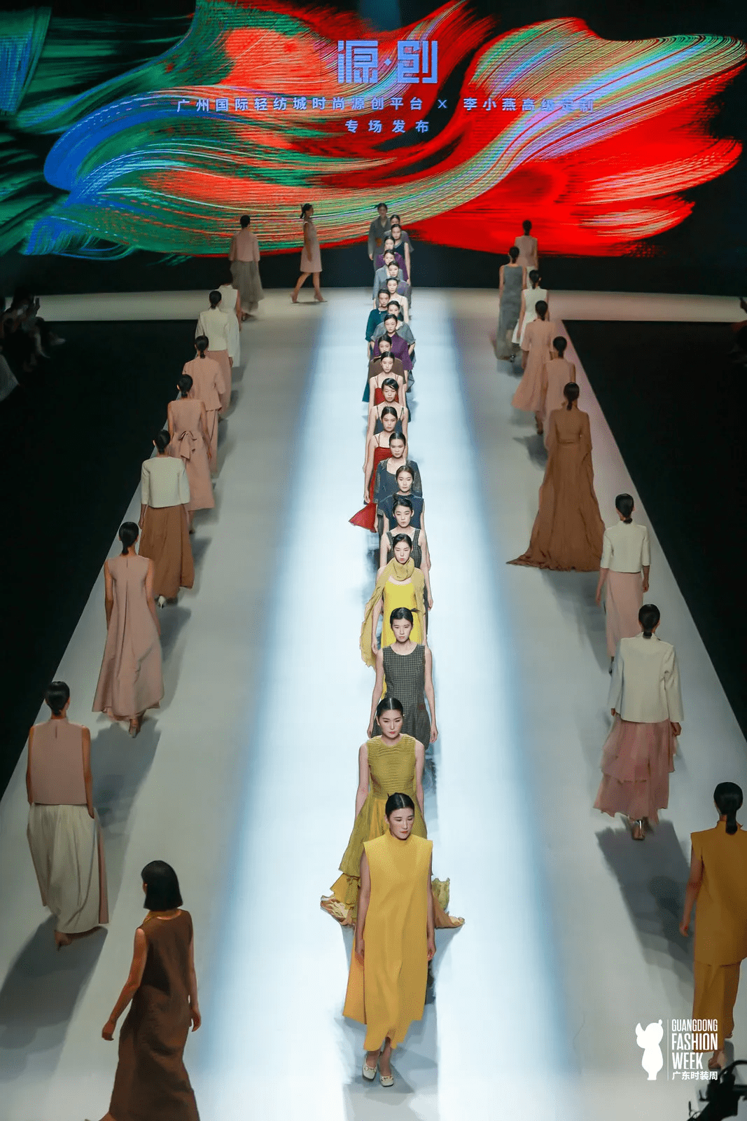 广州 2021广东时装周-秋季秀场直击：李小燕高级定制