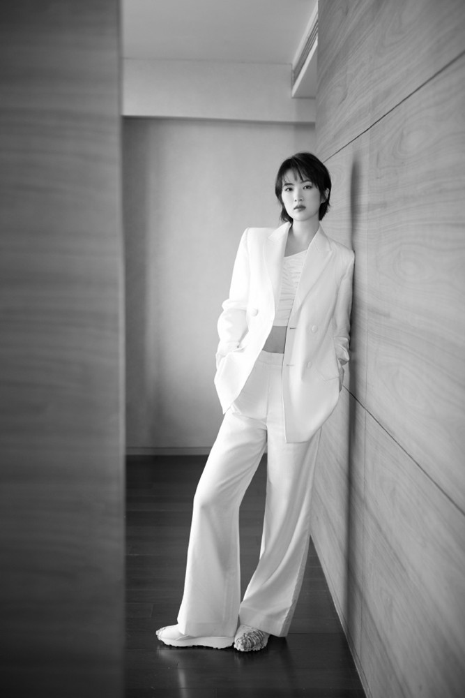 名媛 真搞不懂姚安娜，放着名媛礼服不穿，非要学女团穿露腰装，也挺美？