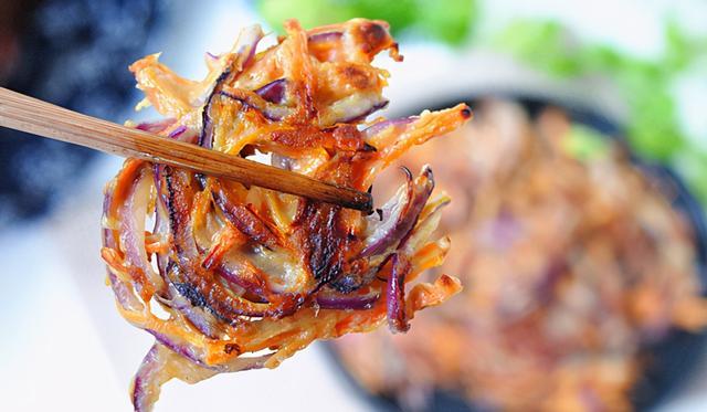 蔬菜|降温啦,儿子爱上了洋葱饼,不用和面特省事,焦嫩清爽,太香了