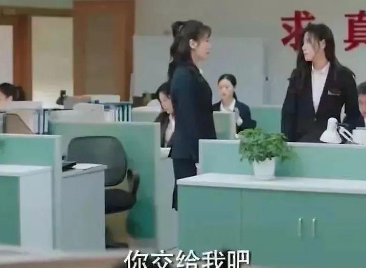 职场|不愧是她,吃个盒饭吃出了收视第一