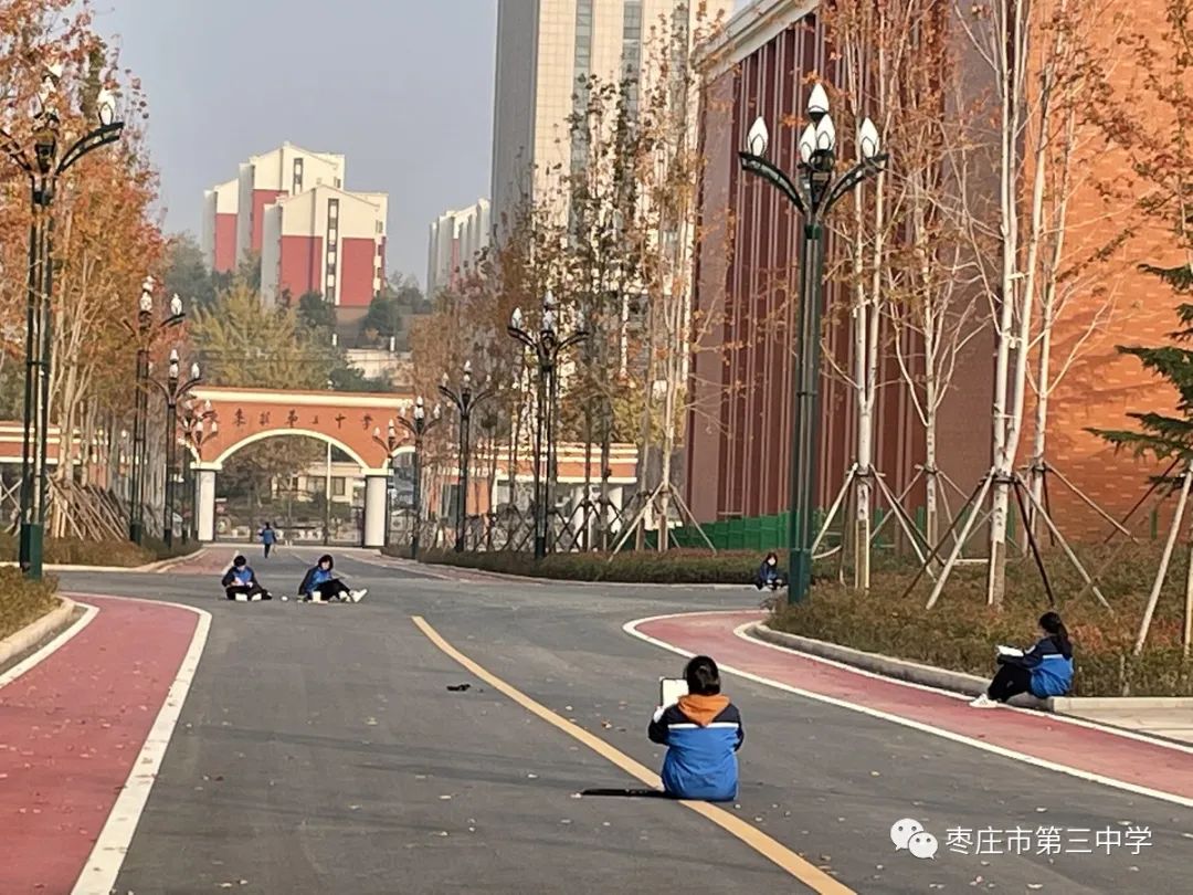 枣庄三中新城校区成功举办首届"魅力校园"校园写生大赛_艺术