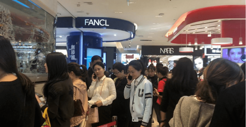 品牌 老邮差品牌专柜的衣服那么贵，其中原因又知道多少