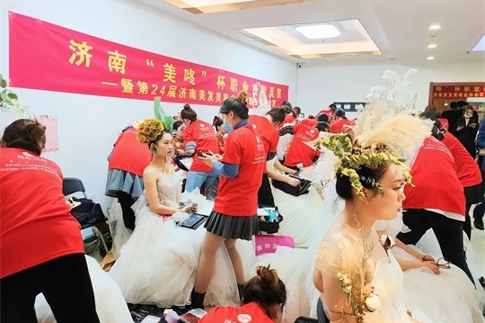 山东济南市第二十四届美业大赛蓝翔师生再获佳绩