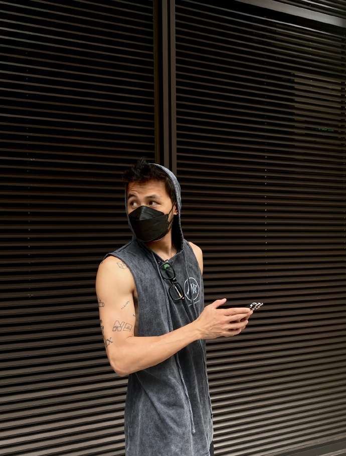 31歲的平面模特，絡腮胡盡顯男性魅力，擼鐵打造滿身肌肉帥氣逼人！ 健身減肥達人 第5张