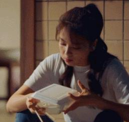 职场|不愧是她,吃个盒饭吃出了收视第一