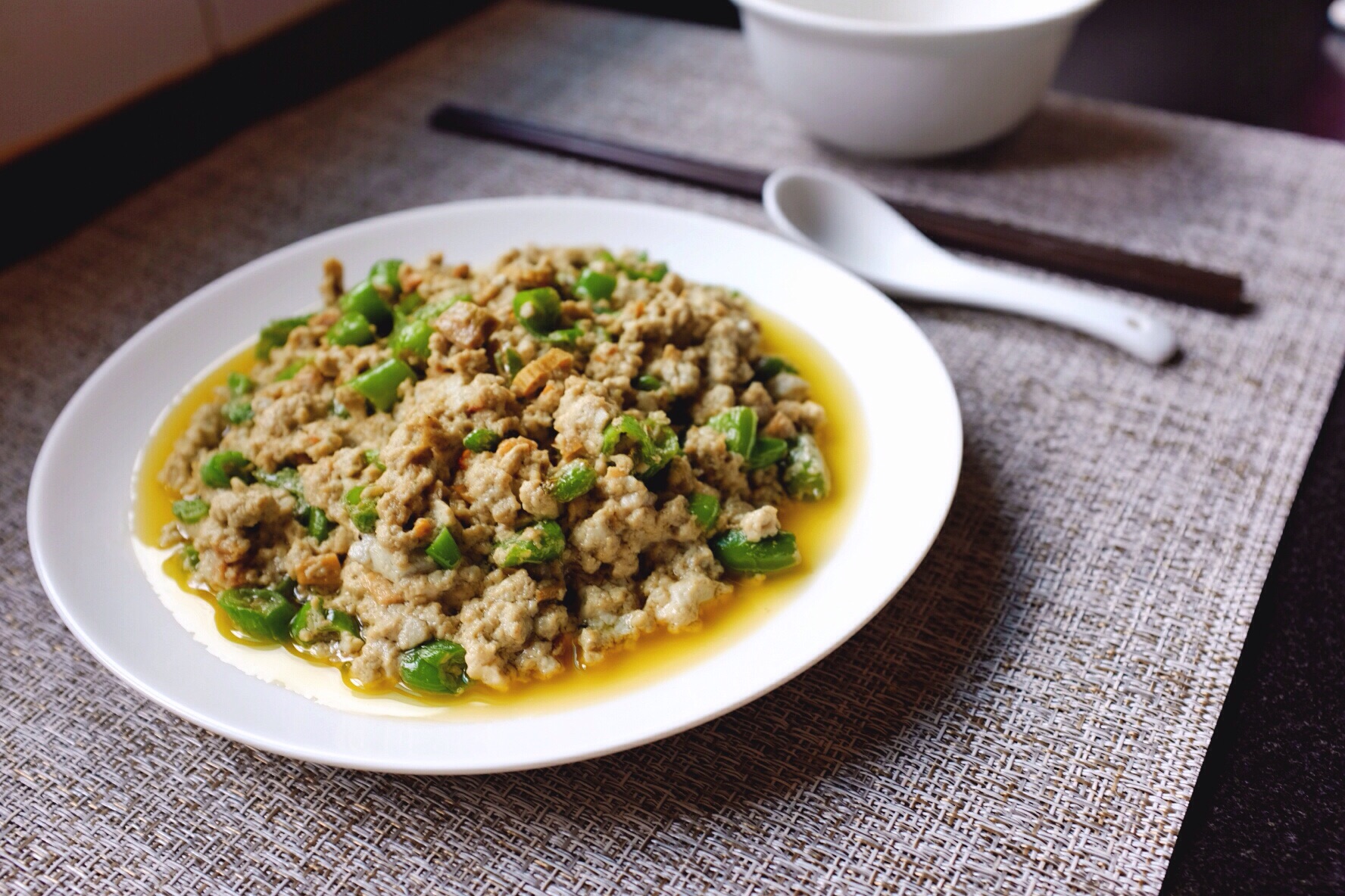 下面来给大家分享的就是笋干炒臭豆腐的做法,简单快手,其中最为点睛之