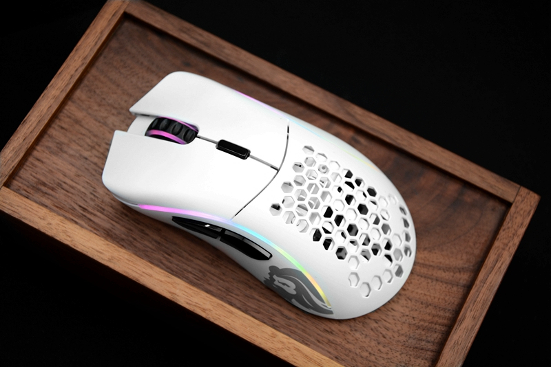 奥丁无线版来了,对标狗屁王2代,GLORIOUS MODEL D WIRELESS开箱