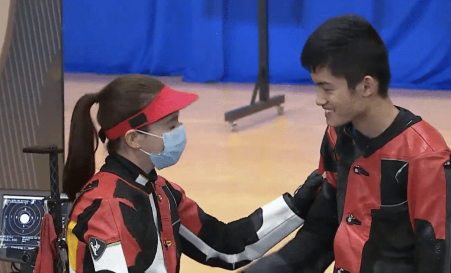 开心|中国射击诞生新的世界冠军，恭喜16岁盛李豪！欧洲女搭档很开心