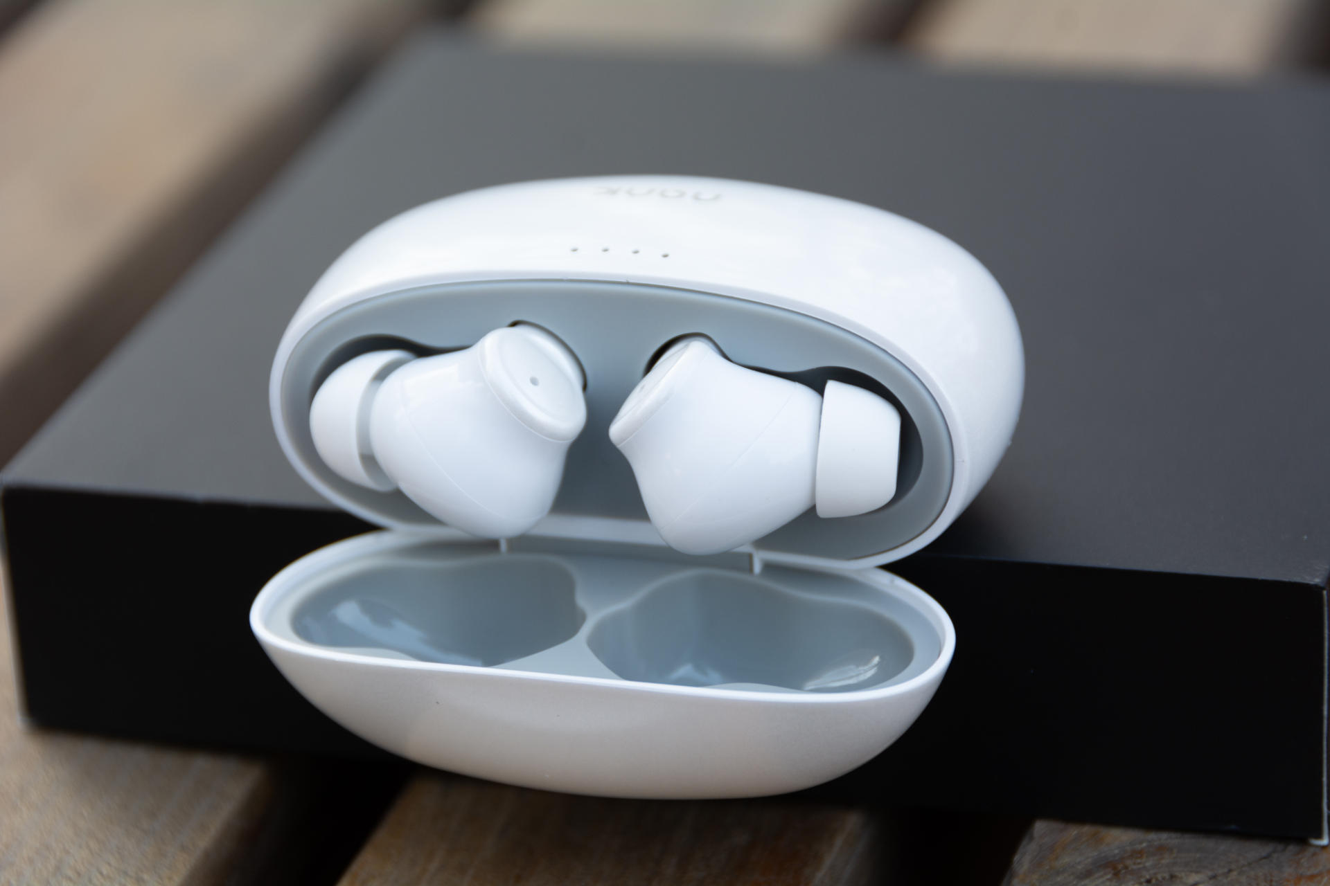 降噪耳机好用吗小姐姐带你体验南卡a2真无线蓝牙耳机