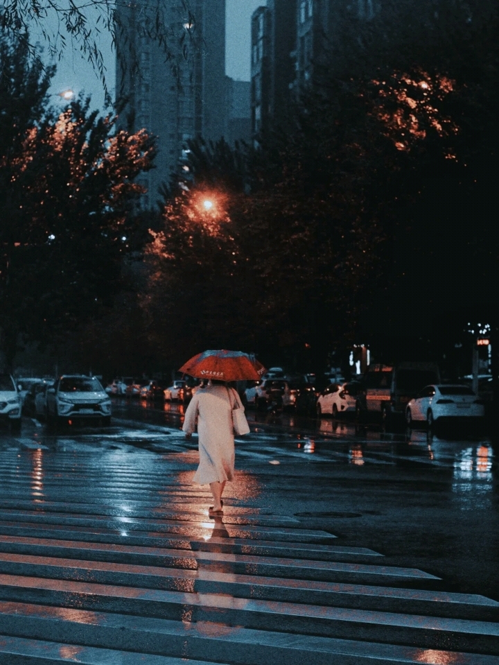 適合下雨天發的文案