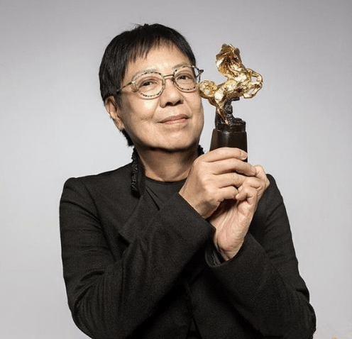 因为|许鞍华因《第一炉香》被质疑，却不知她一生奉献给电影，一生未婚