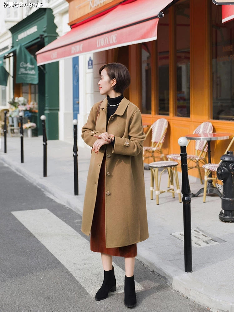 美眉 秋冬想保持女人味，别总穿牛仔裤，试试“毛衣+半身裙”温柔优雅