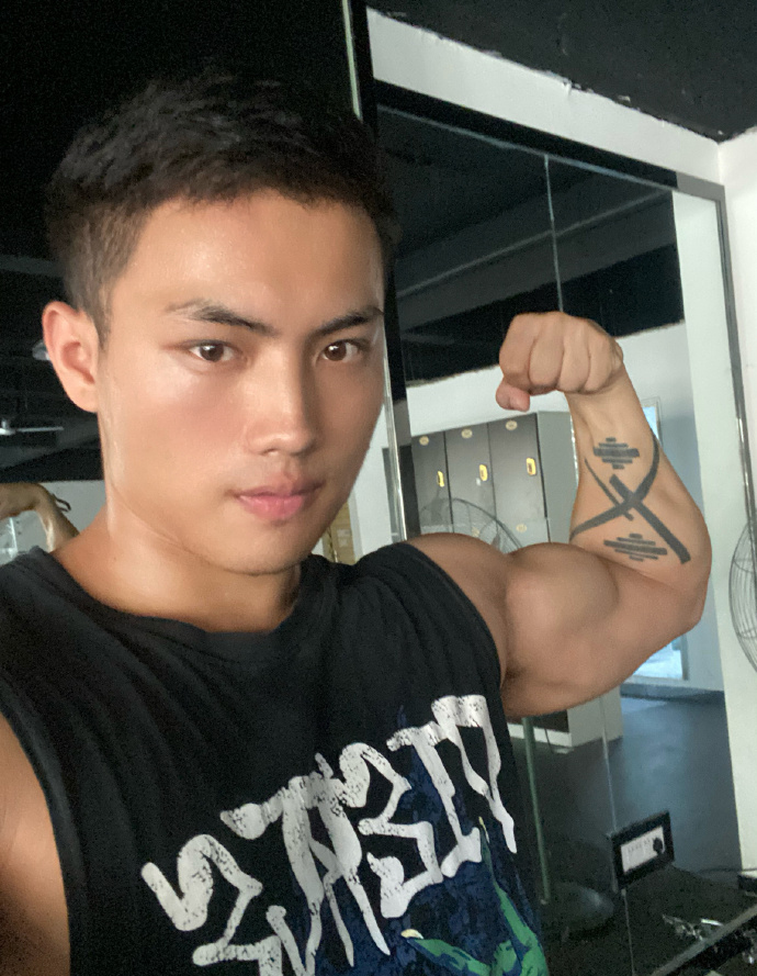 是健體運動員也是肌肉私教，健身6年，不充血臂圍也保持在40cm！ 健身減肥達人 第11张