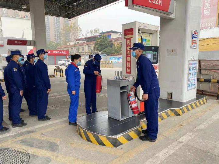 中石化南阳分公司加油站联合消防救援大队开展消防演练