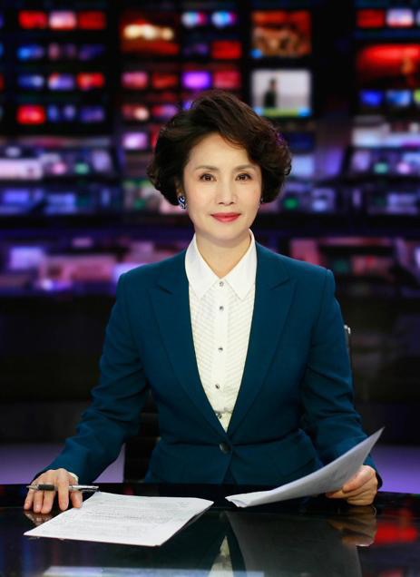 央视主持徐俐上节目眼眶凹陷嘴角也瘪了但60岁还是这么漂亮