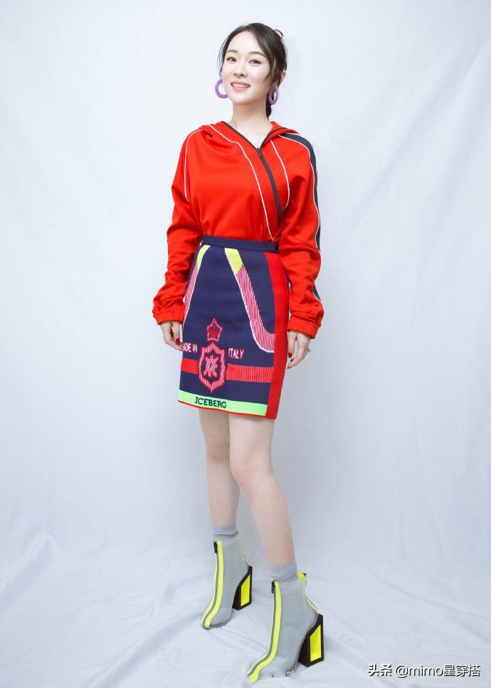 感觉 一家三口登春晚，霍思燕比小5岁的杜江还年轻，却被儿子呆萌抢镜