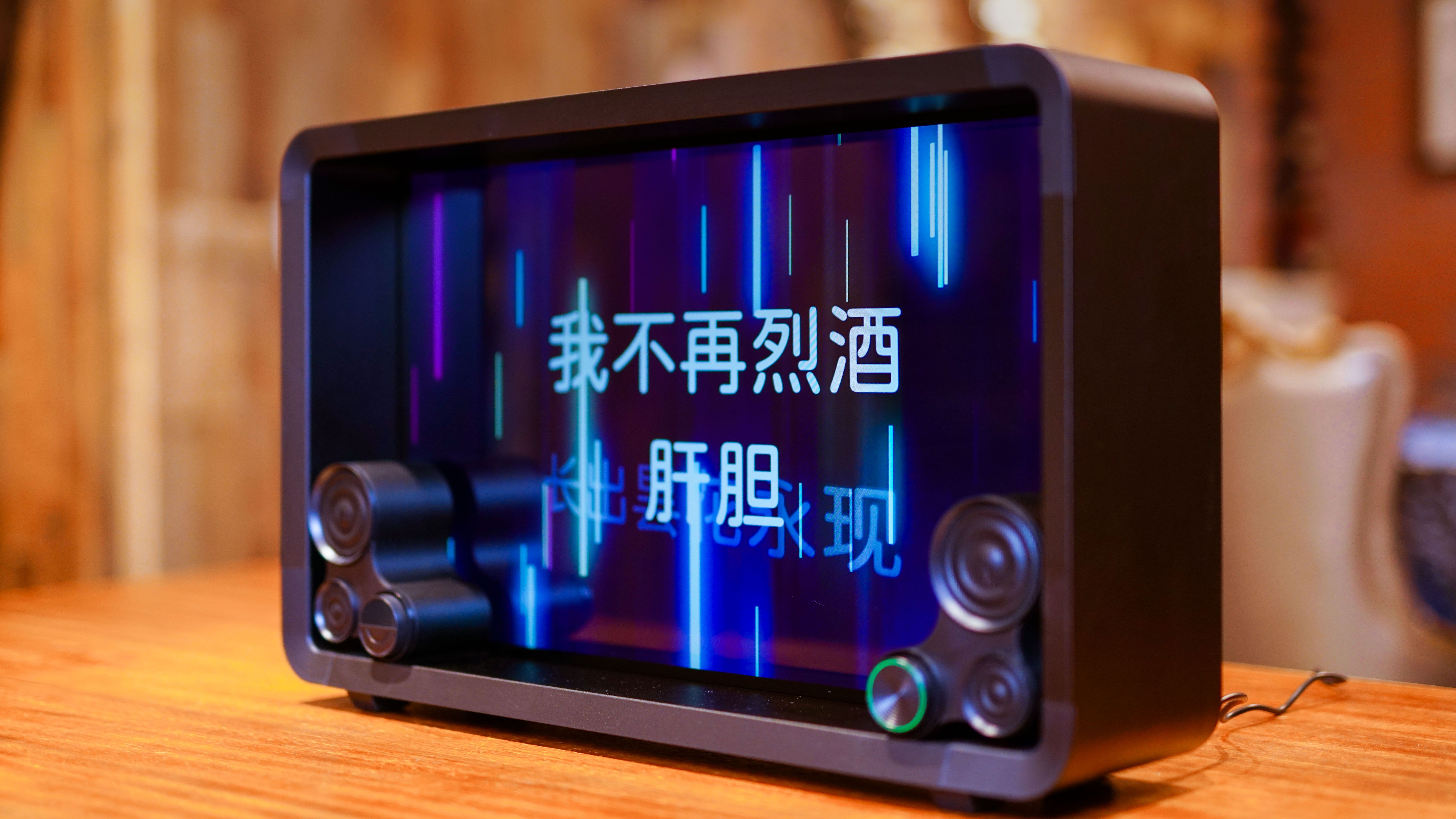 Lyiew Pro3沉浸悬浮歌词透明蓝牙音箱：不仅可以听还能看蓝牙音箱
