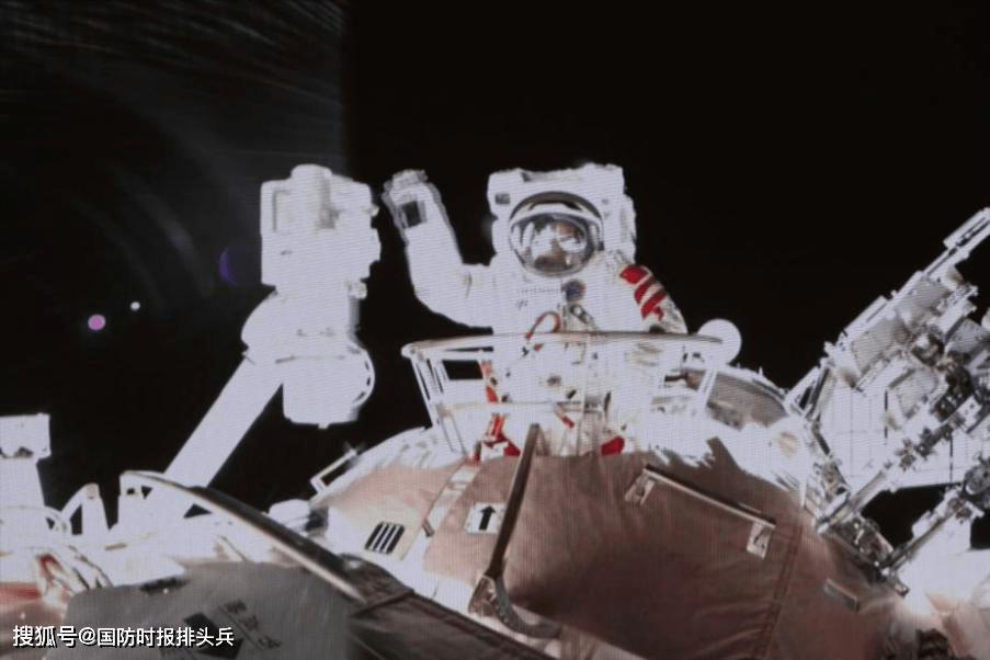 SpaceX|差距！中国航天见证历史性一步，美国SpaceX“龙飞船”却发生漏水事故