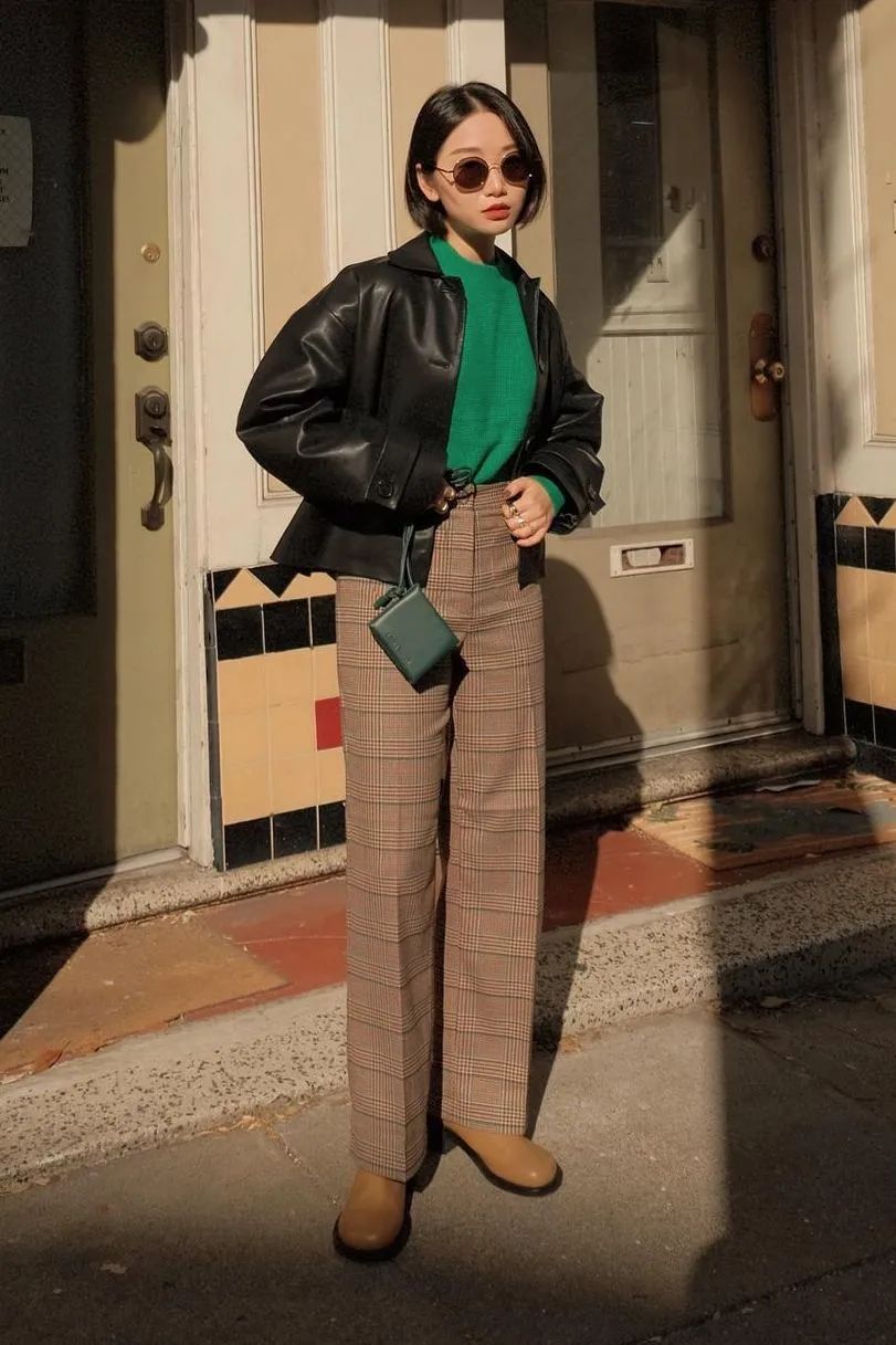 灯芯绒 别再穿高跟鞋了,奶奶裤+短靴才是今年秋冬最流行!