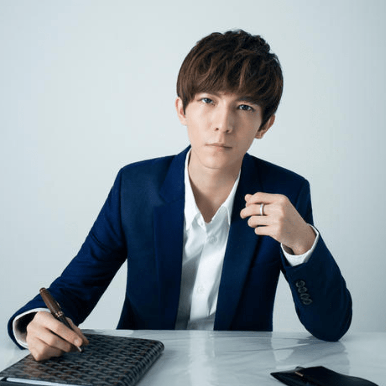 因为|“抄袭大王”郭敬明：穷小子谱写励志人生，为何变成满纸荒唐？