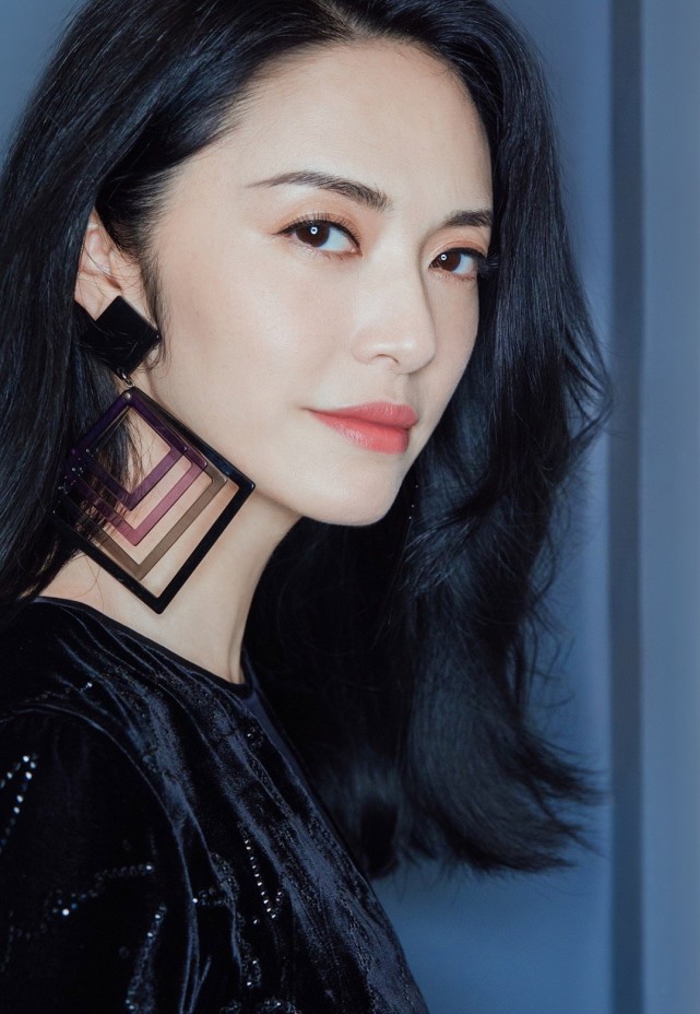 美貌你离女明星只差一个唐毅？他才是让章子怡姚晨美貌飙升的神笔马良