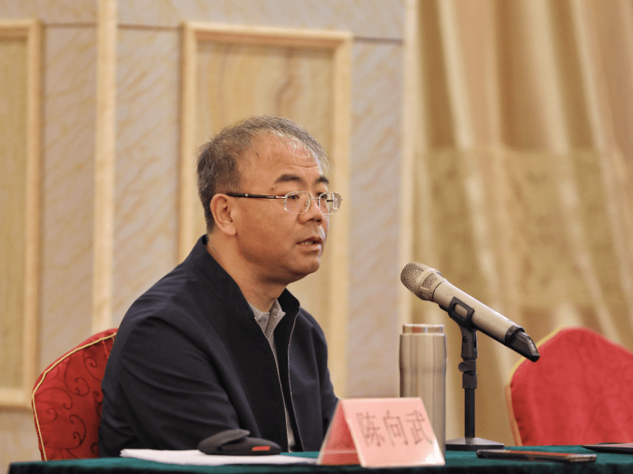 青岛东方动物卫生法学研究咨询中心主任陈向武,市综合行政执法局四级