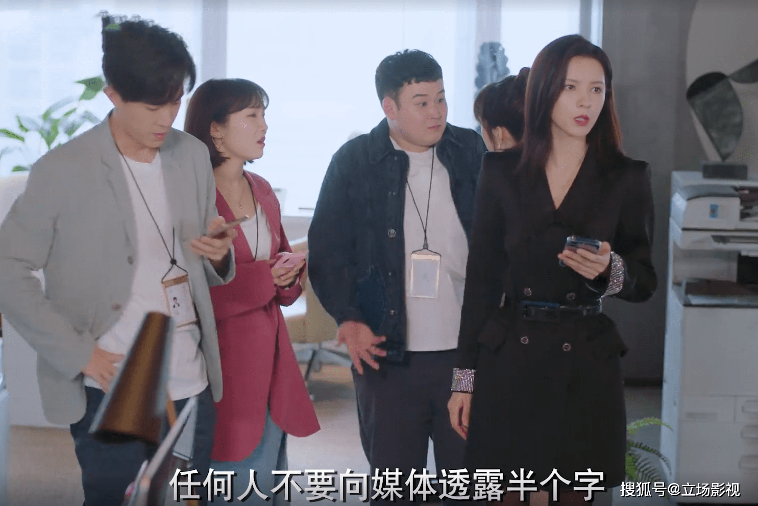 因为|《夜色暗涌时》首播,张予曦搭档刘学义,套路满满却又烂又好看