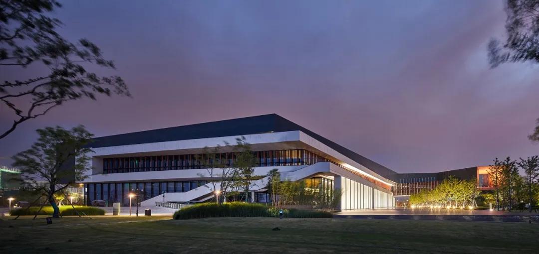 总说国内办公室太low？国内知名大厂第一个不服！