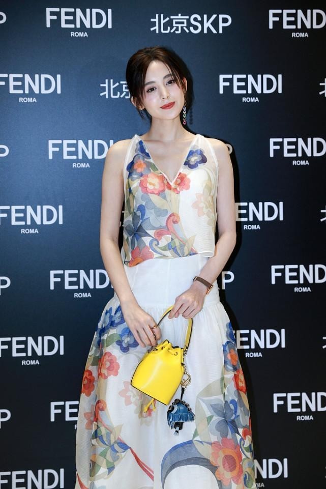 黑色 古力娜扎风格变了不少