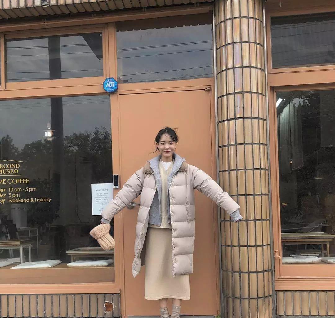 姐妹 今冬流行“靴子+阔腿裤,卫衣+羽绒服”,这么穿活该你美!