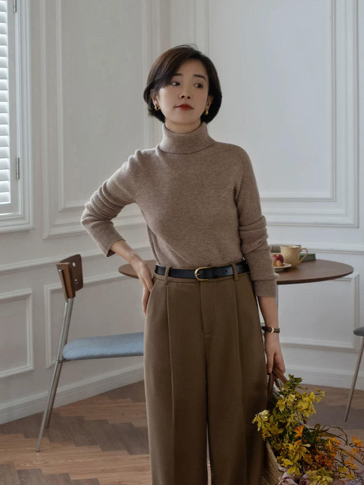 美眉 女人年过40更要注重保暖，来试试这些高领衫搭配，保暖时髦显气质