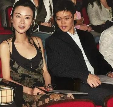 组图：何洁新碟内页写真揭密“天使养成计划”，何洁魏晨
