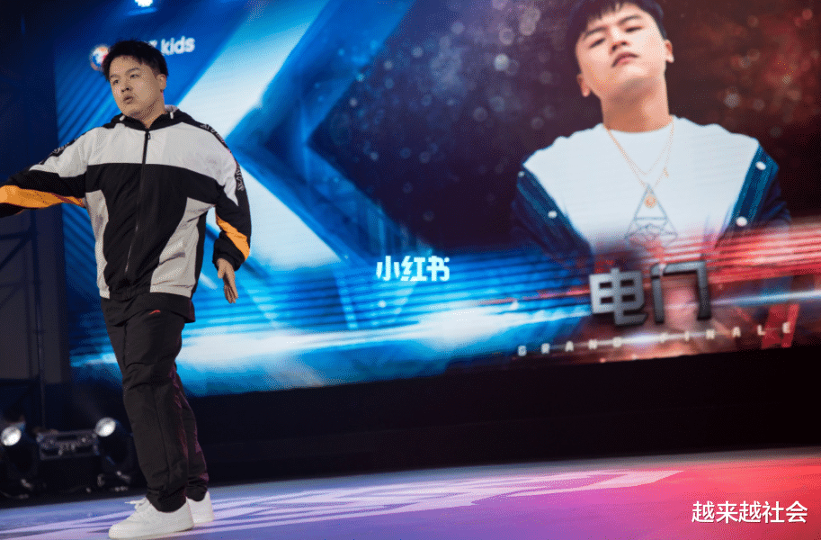 battle|街舞第三季,杨凯夺冠的时候,王队长高兴的直接蹦杨凯身上