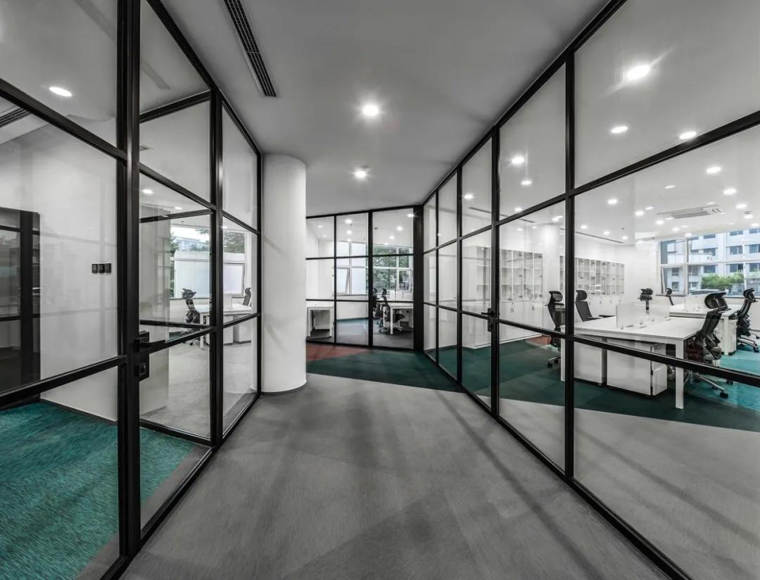 总说国内办公室太low？国内知名大厂第一个不服！